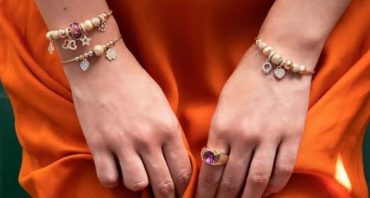 Inel remarcabil din aur cu piatră mov vibrantă