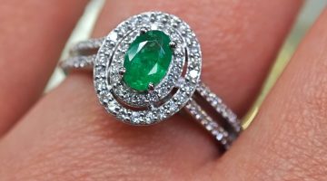 ✨ Eleganță Regală în Nuanțe de Smarald ✨