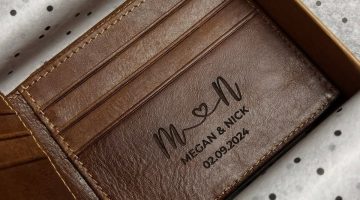 portmoneele GREENBURRY pot fi personalizate prin gravură
